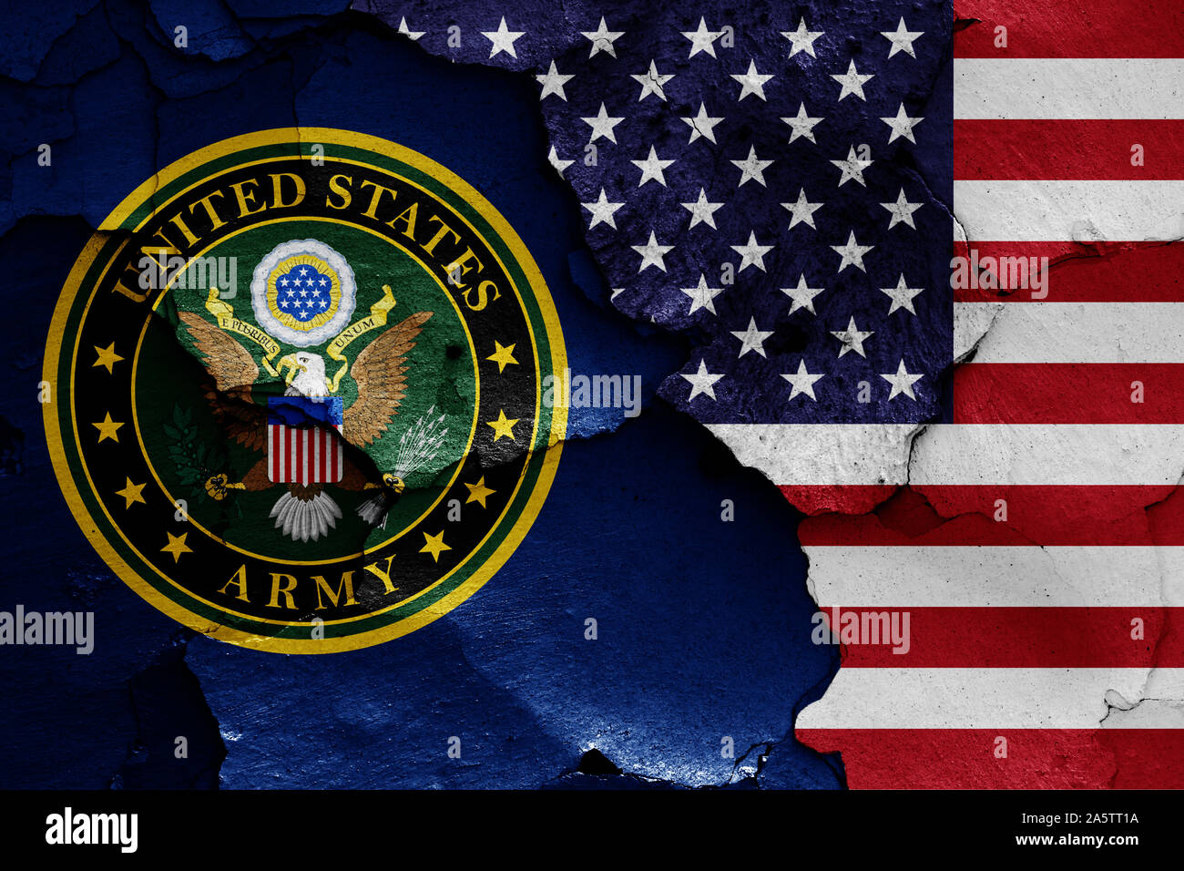 Flaggen der United States Army und USA malte auf Risse an der Wand Stockfoto