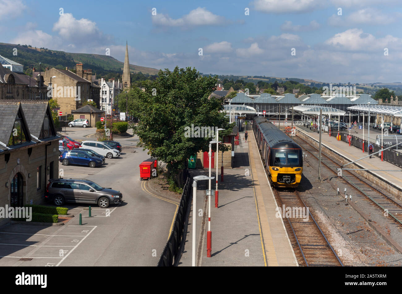 Arriva Northern Rail Class 333 elektrische Zug in Ilkley Bahnhof an der Stockfoto