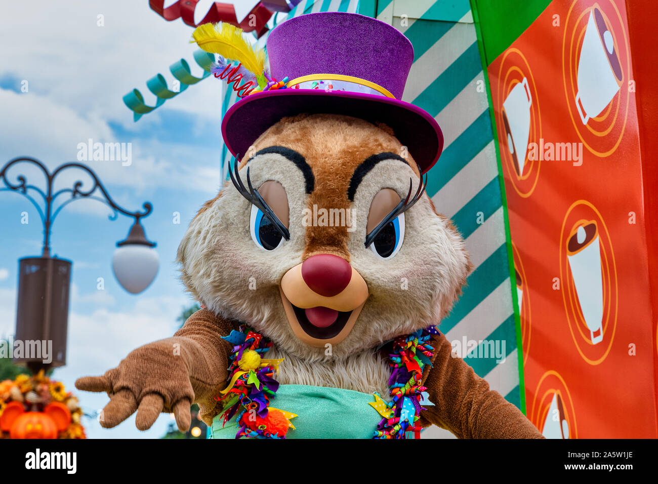 Clarise Charakter von Chip und Dale in der Mousekedance es Parade in Disney World Stockfoto