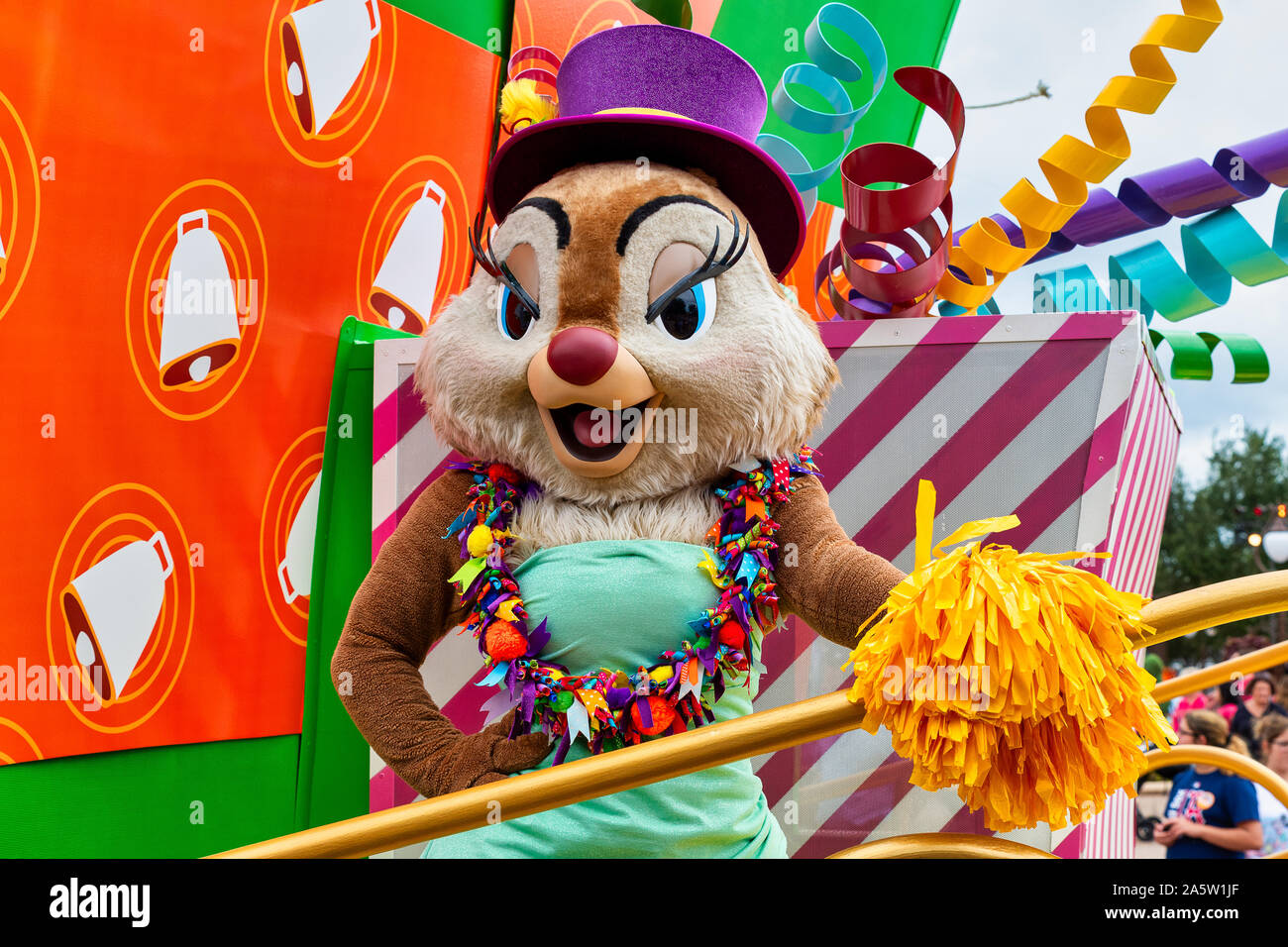 Clarise Charakter von Chip und Dale in der Mousekedance es Parade in Disney World Stockfoto