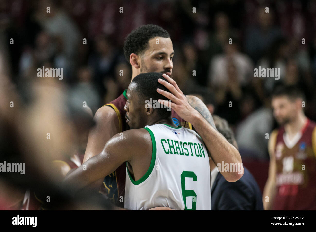 Oktober 22, 2019, Venezia, Italien: Michael bramos (umana reyer Venezia) feiert mit fansduring Umana Reyer Venezia vs CSP Limoges, Basketball EuroCup Meisterschaft in Venedig, Italien, 22. Oktober 2019 - LPS/Alfio Guarise (Credit Bild: © alfio Guarise/LPS über ZUMA Draht) Stockfoto