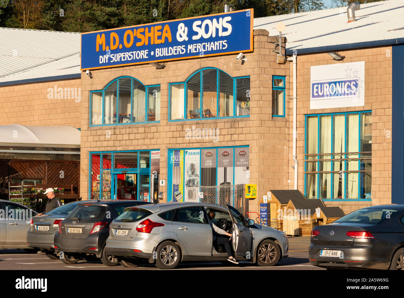 M.D.O'Shea and Sons Builders Merchants and DIY Superstore in Killarney, County Kerry, Irland, seit 2019 Stockfoto