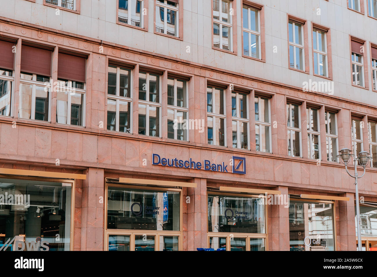 Berlin, Deutschland - 20. September 2019: Deutsche Bank Shopfront, Unterzeichnen in Berlin Stockfoto