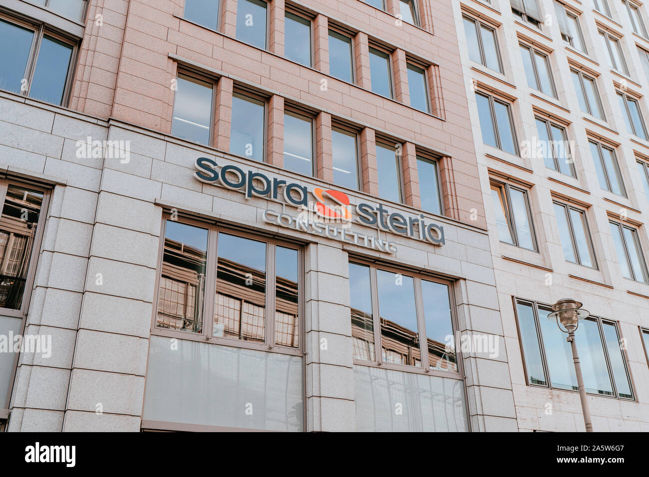 Berlin, Deutschland - 20. September 2019: Sopra Steria, Unterzeichnen in Berlin Stockfoto