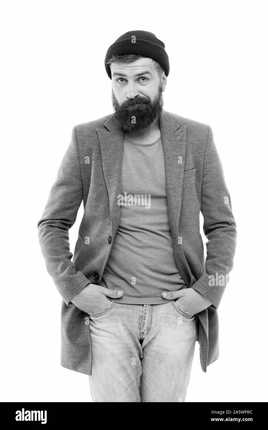 Der neueste Trend. Trendy Kerl tragen Herbst Jacke mit lässigen Hut in Einklang mit der Mode. Brutale kaukasischen Hipster folgenden Schnurrbart und langen Bart Trend. Bärtiger Mann in hipster Style Trend. Stockfoto