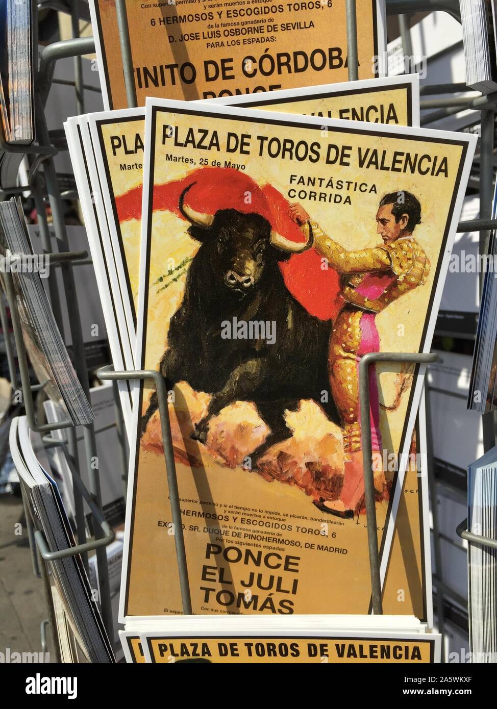 Die angezeigten Postkarten zum Verkauf im Souvenirshop, Valencia, Spanien, Stockfoto