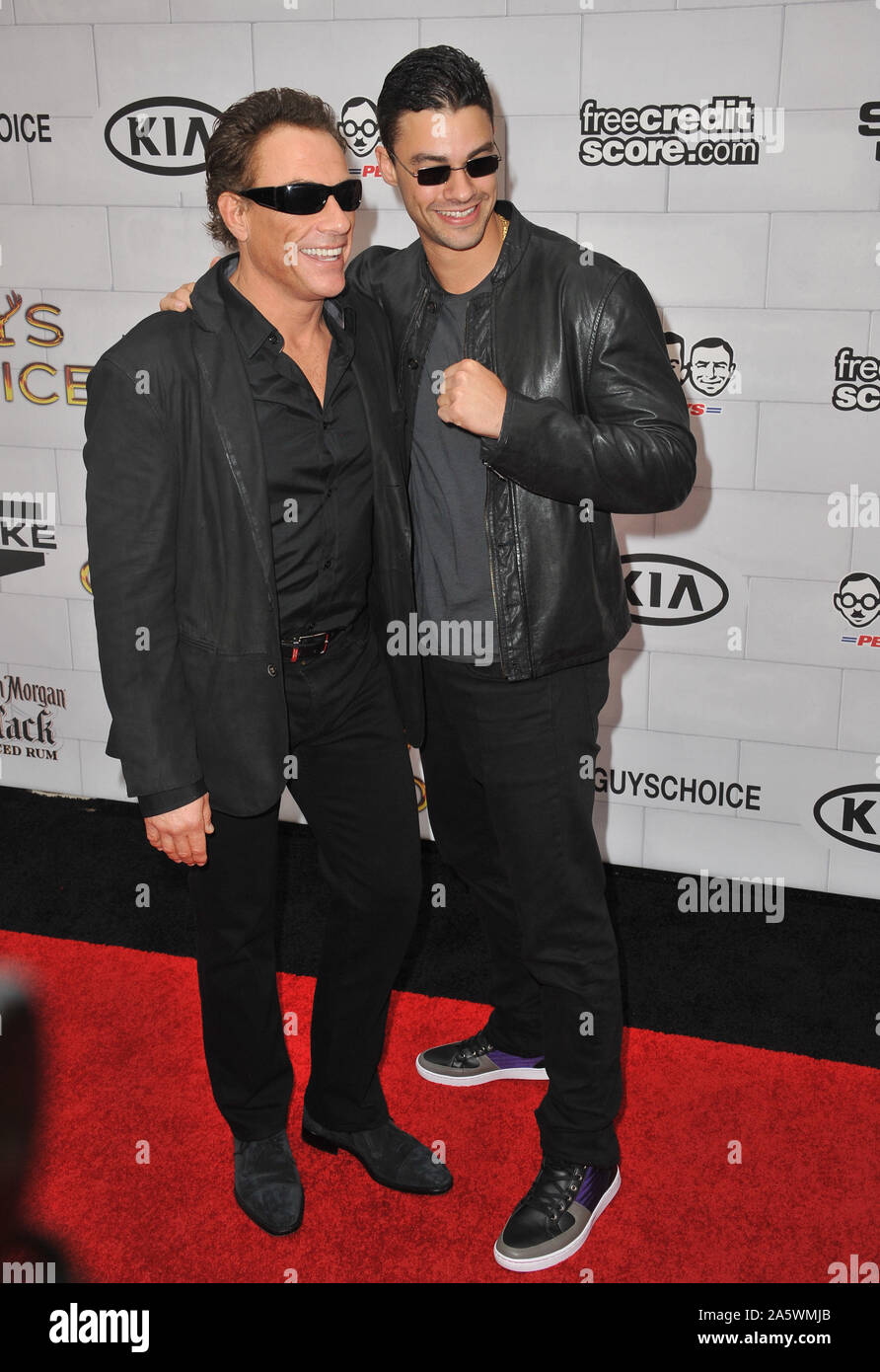 LOS ANGELES, Ca. Juni 02, 2012: Jean-Claude Van Damme & Sohn Christopher bei der Spike TV 2012 Guys Choice Awards bei Sony Studios, Culver City, CA. © 2012 Paul Smith/Featureflash Stockfoto