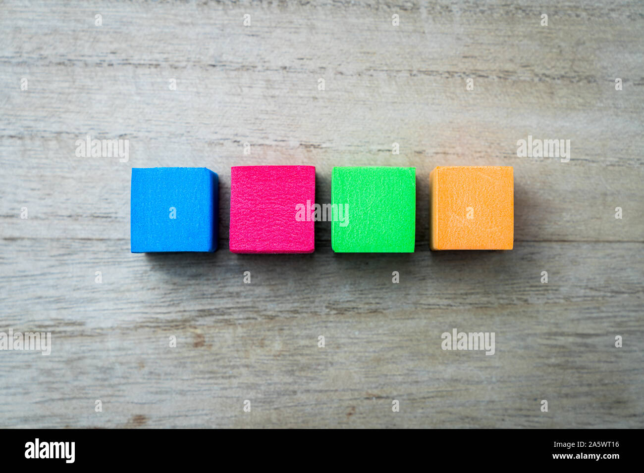 Vier farbige quadratische Blöcke Stockfoto
