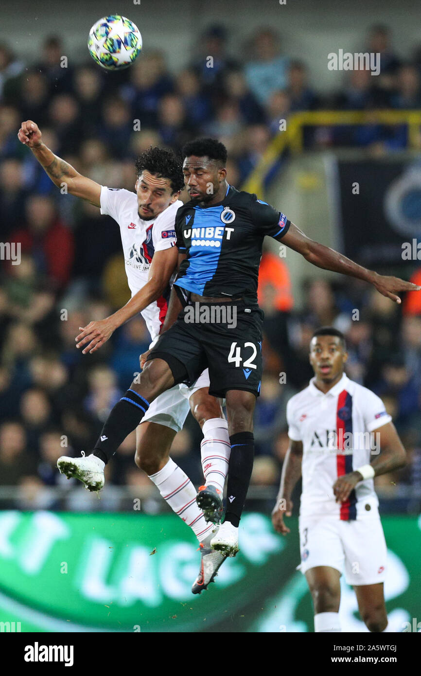 Brügge, Belgien. 22 Okt, 2019. Die PSG Marquinhos (L) konkurriert mit der Club Brugge Emmanuel Bonaventure während einer Gruppe ein Spiel der UEFA Champions League 2019-2020 zwischen Paris Saint-Germain (PSG) und der Club Brugge in Brügge, Belgien, 22. Oktober, 2019. Credit: Zheng Huansong/Xinhua/Alamy leben Nachrichten Stockfoto