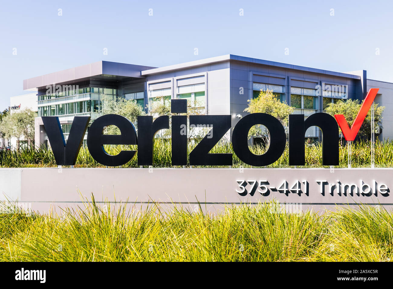 Oktober 9, 2018 San Jose/CA/USA - Verizon Hauptsitz im Silicon Valley; Verizon Communications Inc. ist eine US-amerikanische multinationale Telekommunikation c Stockfoto