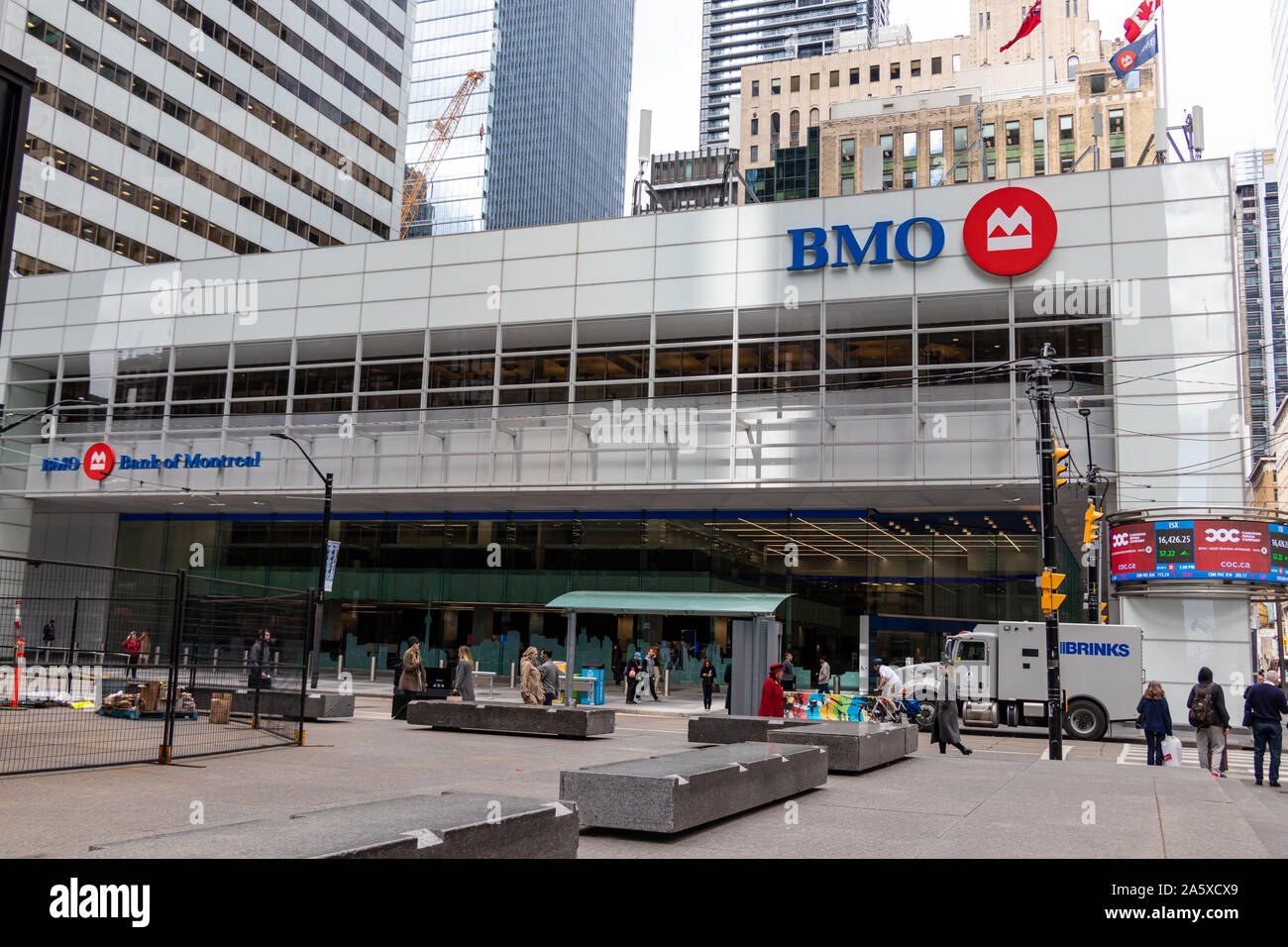 BMO (Bank of Montreal) Hauptniederlassung in der Innenstadt von Toronto am Fuße des First Canadian Place. Stockfoto