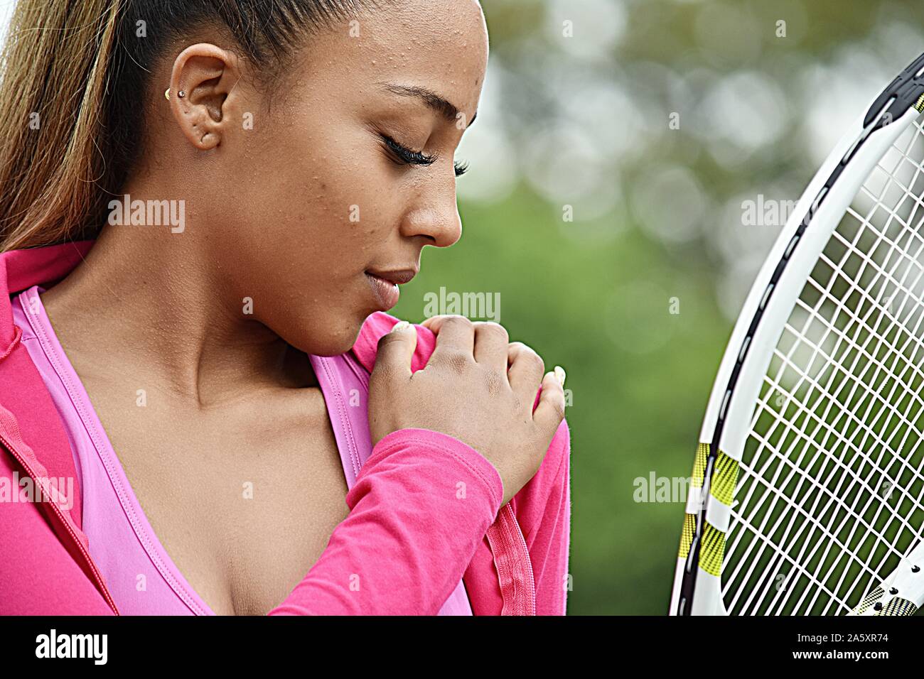 Weibliche Tennisspieler und Wundsein Stockfoto