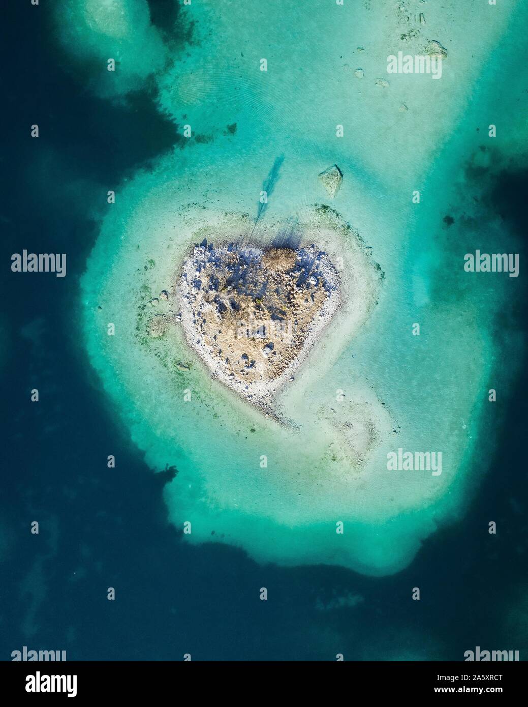 Herz der Insel, türkisfarbenes Wasser, Eibsee, Deutschland Stockfoto