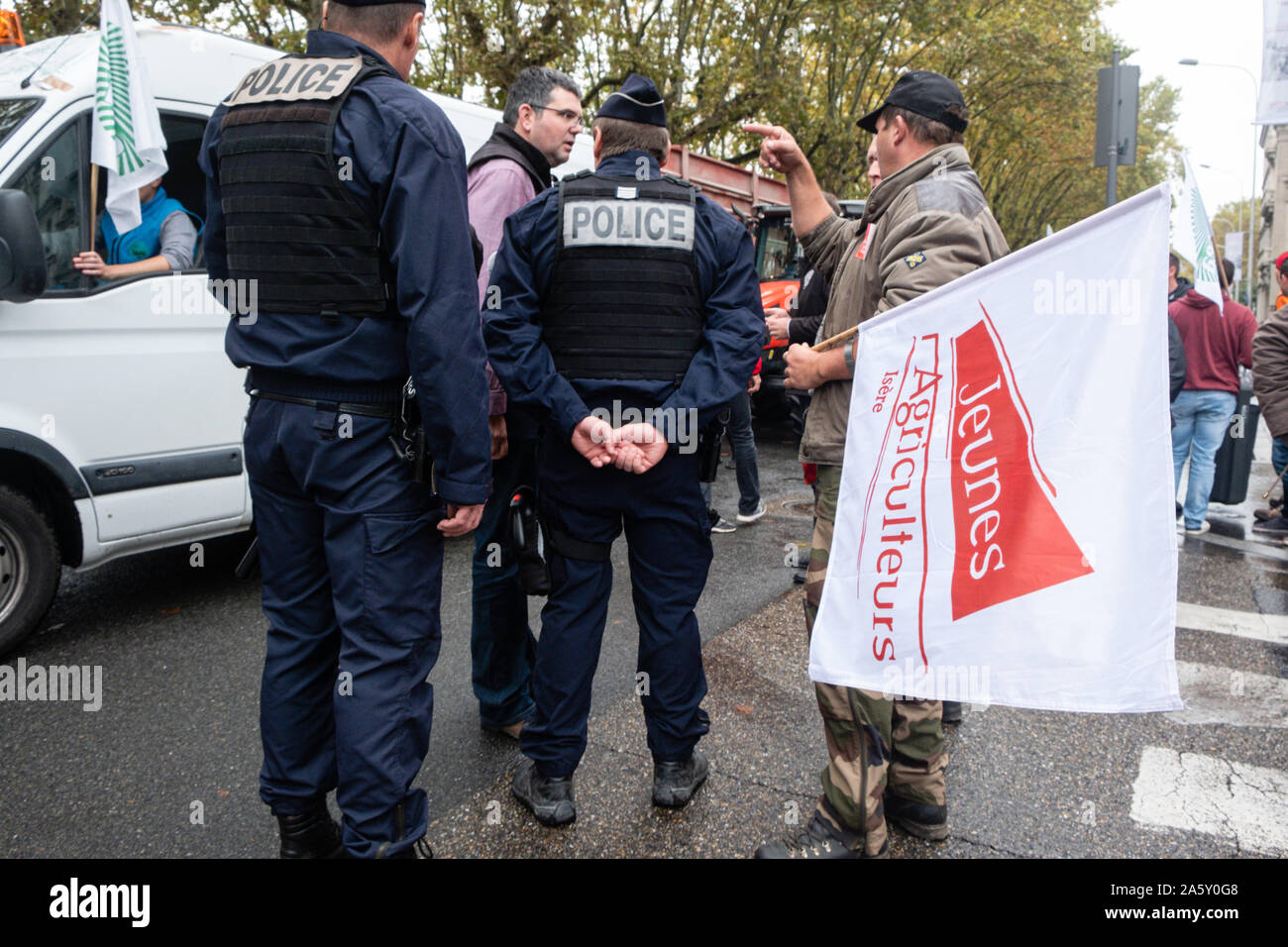 Oktober 22, 2019, Lyon, Auvergne-Rh ône-Alpes, Frankreich - Demonstration der Landwirte. Demonstranten und Polizisten Stockfoto