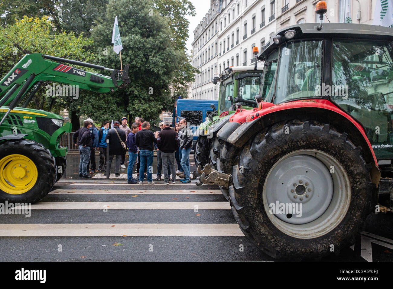 Oktober 22, 2019, Lyon, Auvergne-Rh ône-Alpes, Frankreich - Demonstration der Landwirte. Konvoi der Traktoren in den Straßen von Lyon Stockfoto