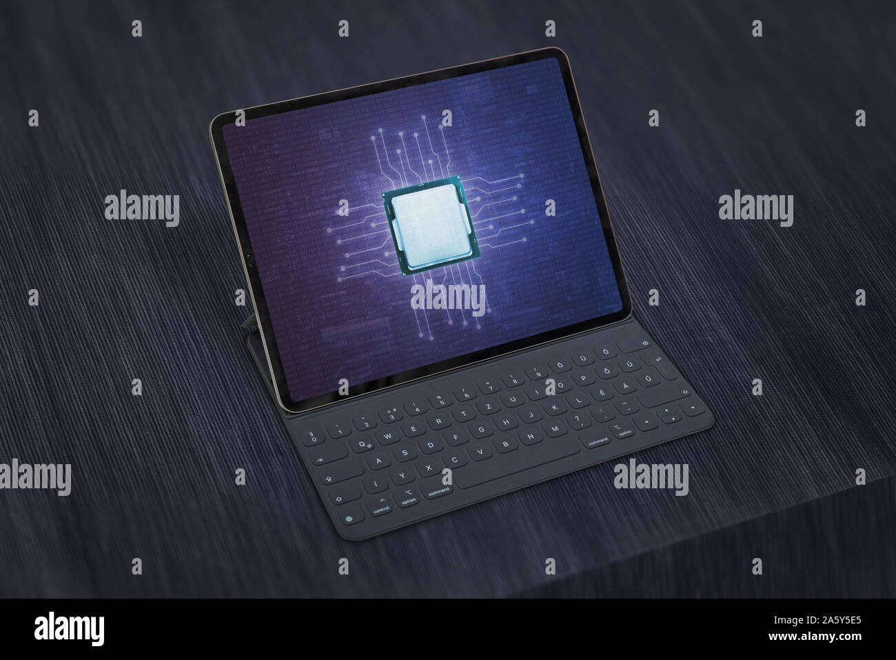 Tablet-PC mit Mobile Processor Konzept auf der Anzeige. Mobile Prozessor Markt entwicklung Konzept. Stockfoto