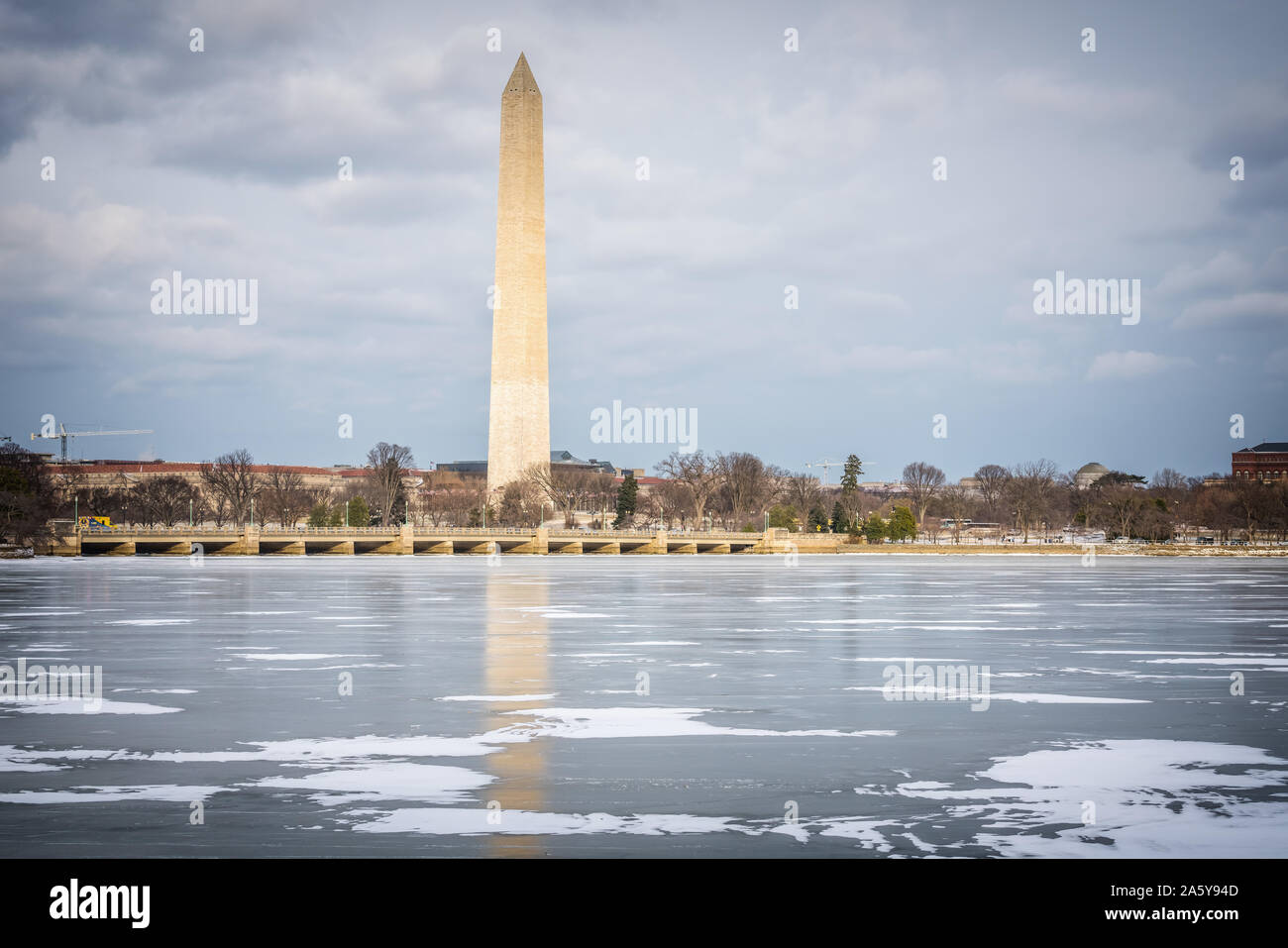 Blick auf Washington Monument im Winter Stockfoto