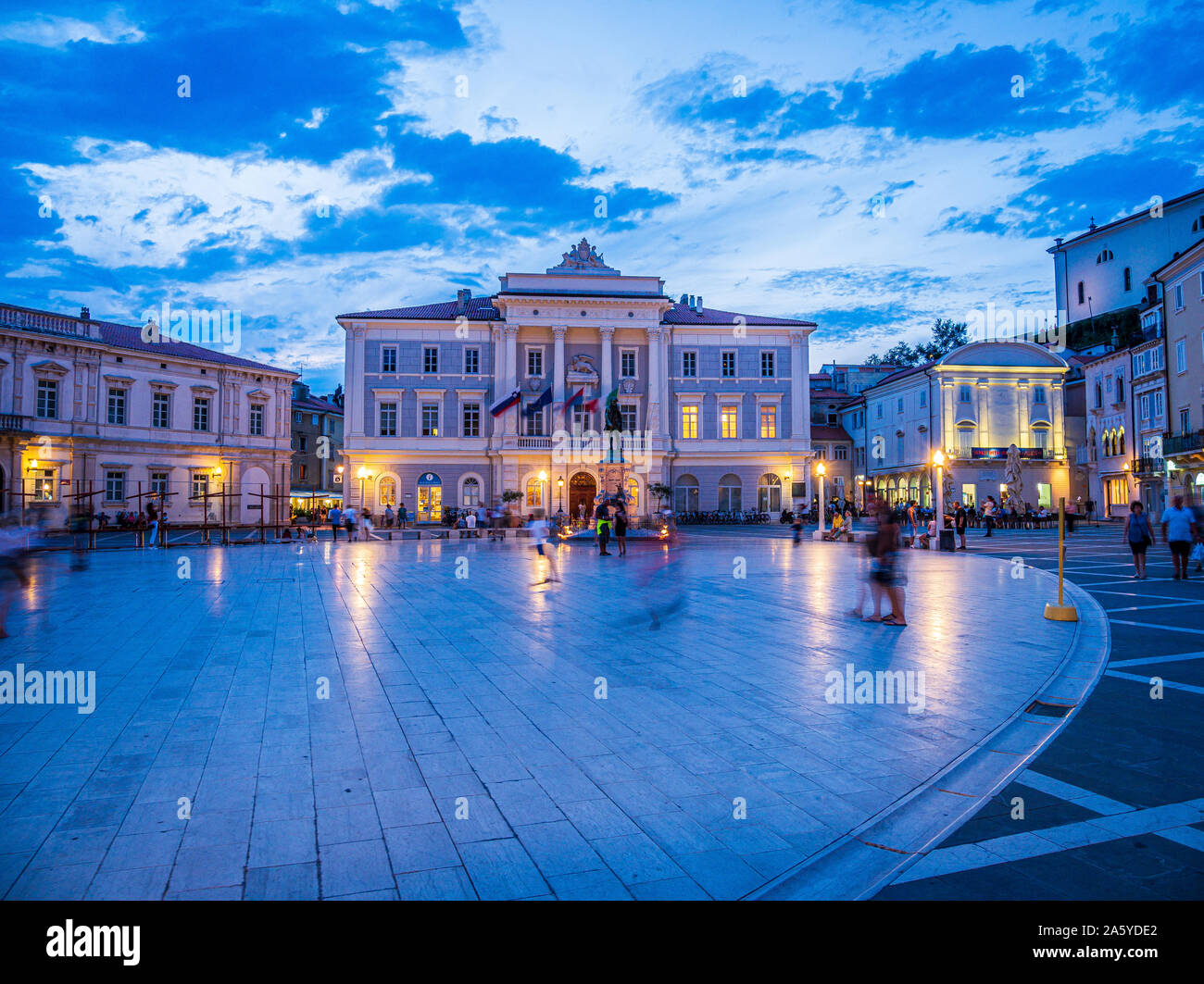 Tartini-platz bei Dämmerung Altstadt Piran Slowenien Stockfoto