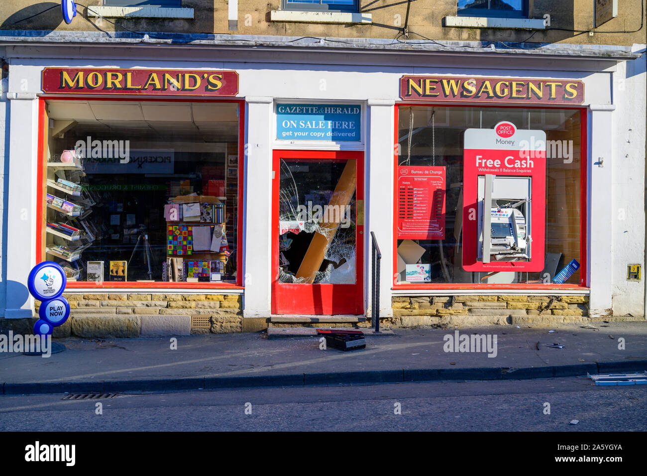 Pickering, UK. 23 Okt, 2019. Räuber in Brechen Morlands Zeitungsläden und versuchen, die Maschine zu stehlen. Credit: Richard Burdon/Alamy leben Nachrichten Stockfoto