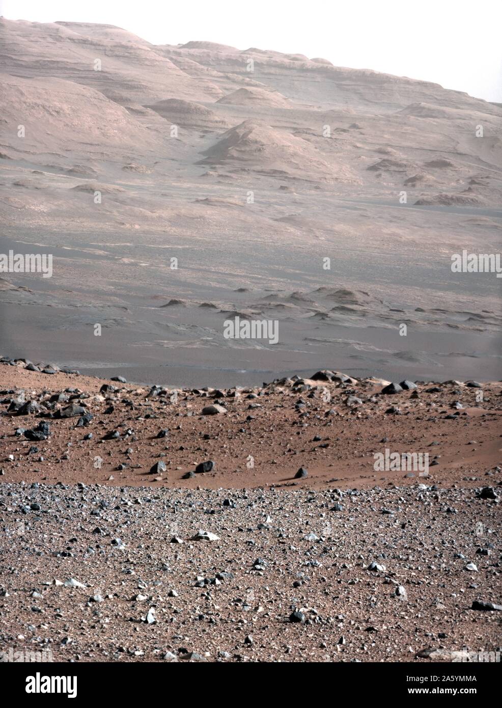 Dieses Bild ist aus einer Reihe von Testbildern, die 100 Millimeter Mast Kamera auf der NASA-Rover Curiosity, süd-südwestlich von der Landung des Rovers kalibrieren. Stockfoto
