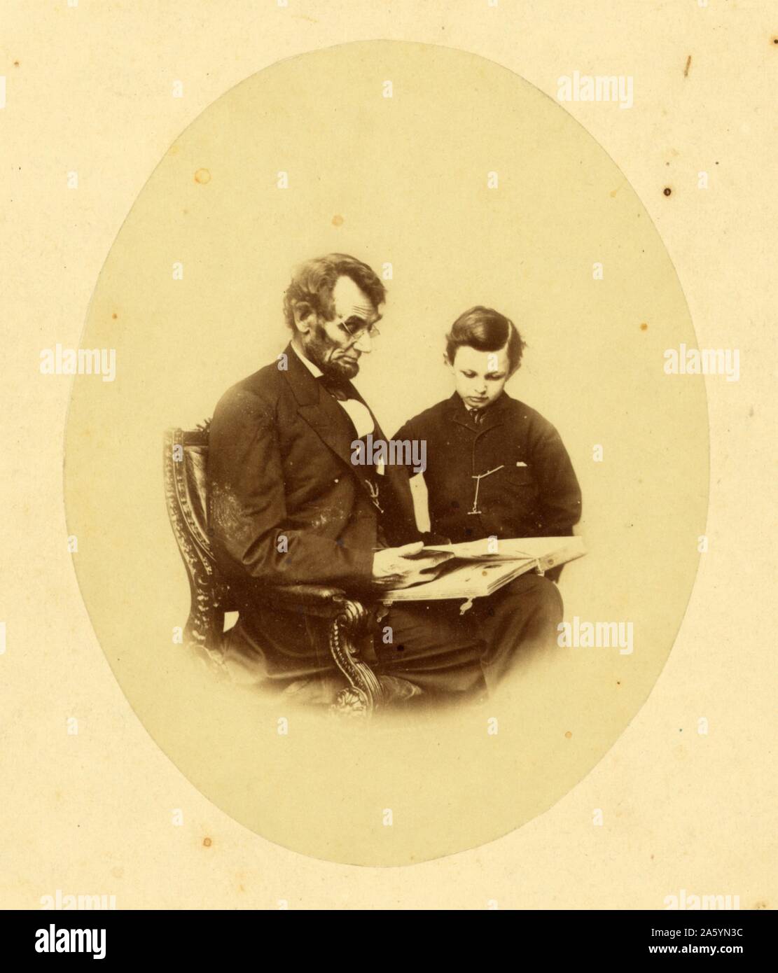 Präsident Abraham Lincoln 1864. 16. Präsident der Vereinigten Staaten von Amerika mit seinem Sohn Tad Lincoln. Stockfoto