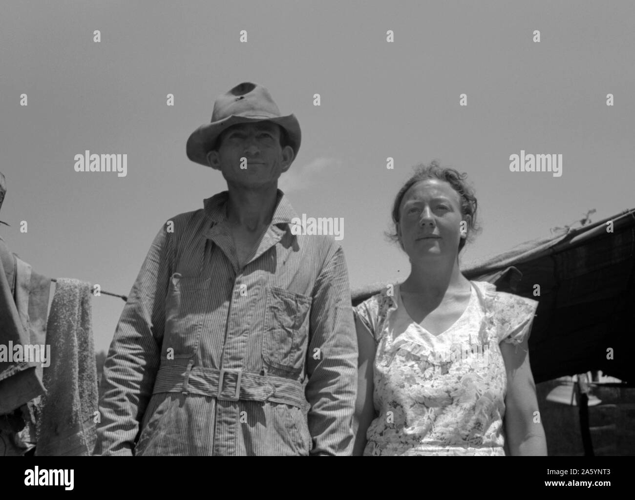 Landwirtschaftlichen Wanderarbeitnehmer lagerten in der Nähe von Vian, Oklahoma. Von Russell Lee, 1903-1986, Fotograf 19390101 Stockfoto