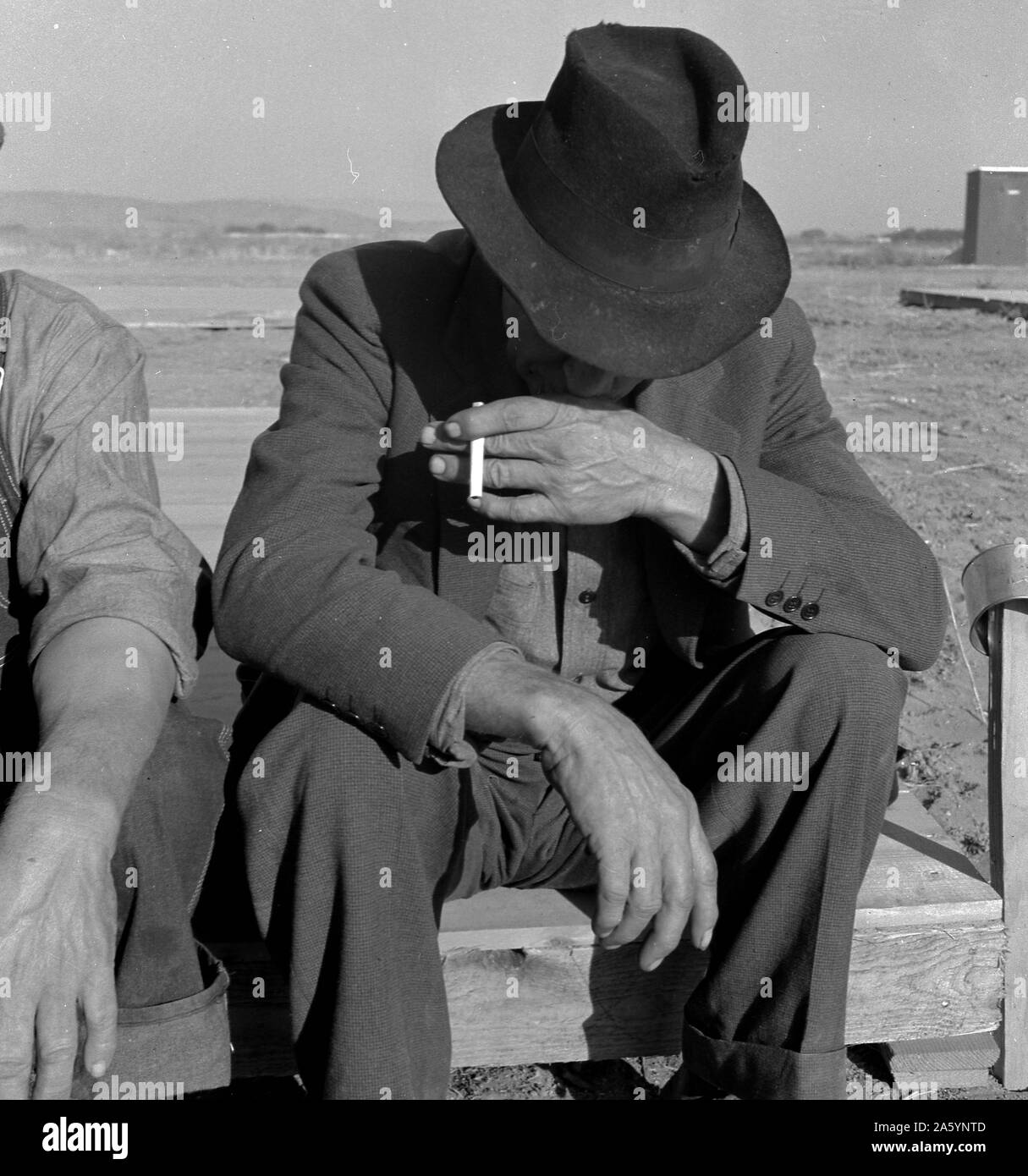 1939; war Nebraska Farmer, jetzt Migranten landwirtschaftlicher Arbeitnehmer im Westen. Merrill, Klamath County, Oregon. von Dorothea Lange 1895-1965, datiert 1938 Stockfoto