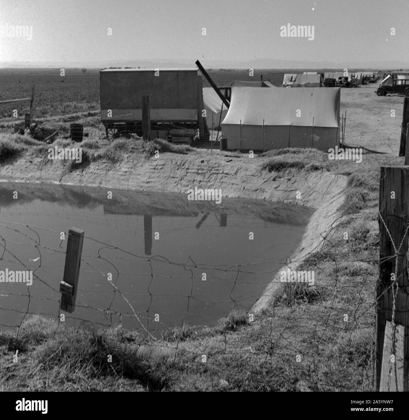 Graben bank Camp für landwirtschaftliche Wanderarbeit. Kalifornien von Dorothea Lange 1895-1965, datiert 1937 Stockfoto