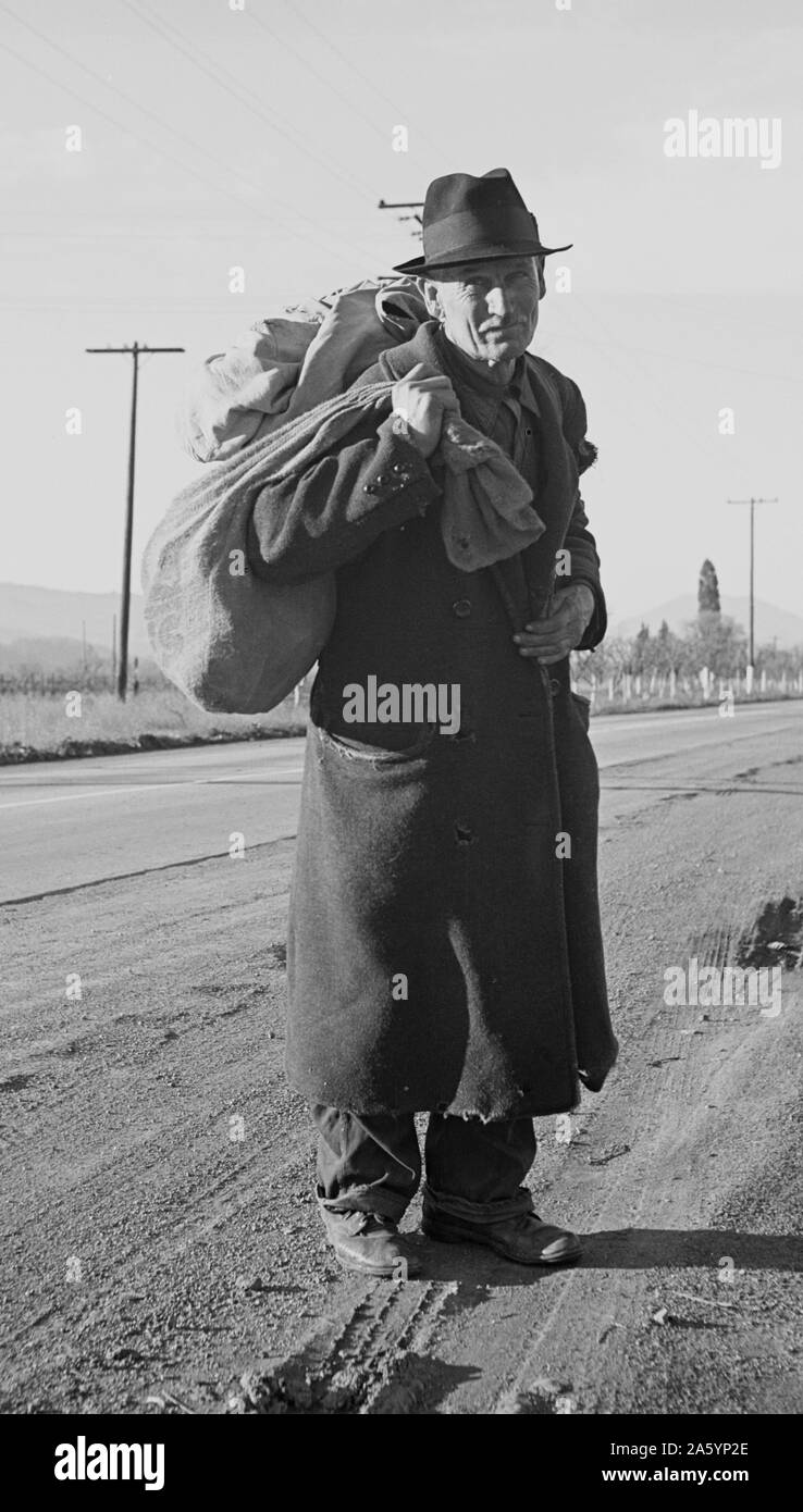 Napa Valley, Kalifornien. Mehr als fünfundzwanzig Jahren ein Bindle - steif. Wanderungen von den Gruben zu den lumber Camps zu den Bauernhöfen. Die Art, die das Rückgrat der industriellen Arbeiter der Welt (IWW) in Kalifornien vor dem Krieg gebildet. Gegenstand der Carleton Parker Studien am IWW" von Dorothea Lange 1895-1965, datiert 1938 Stockfoto
