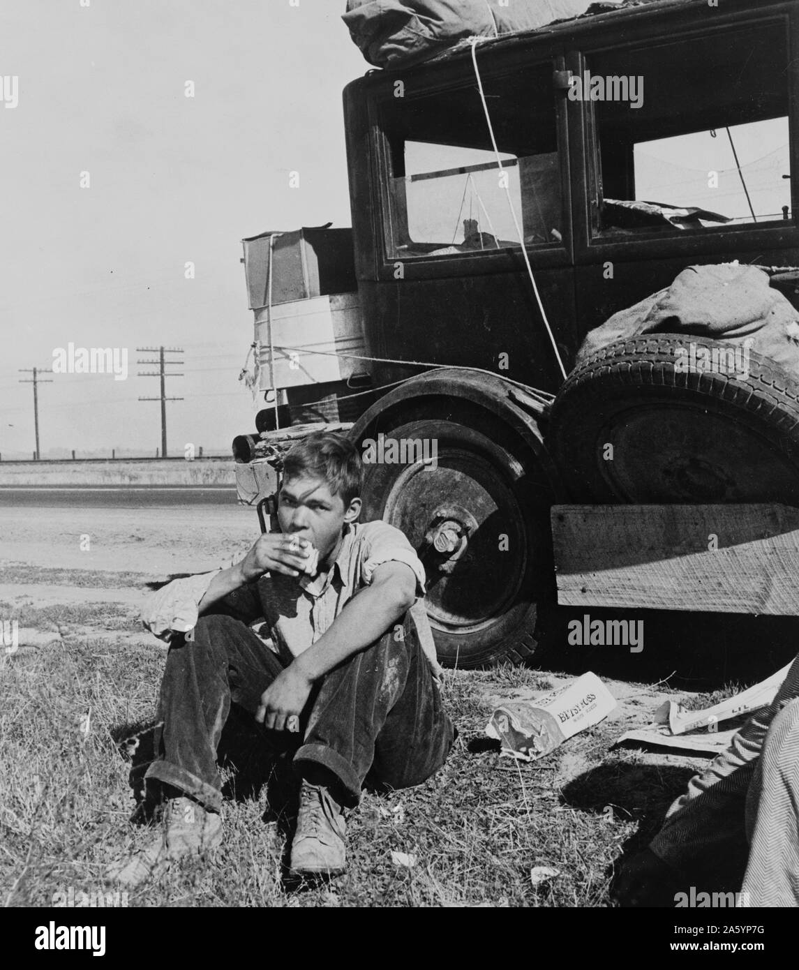 Der Sohn einer Depression Flüchtling aus Oklahoma jetzt in Kalifornien. 1936 Stockfoto