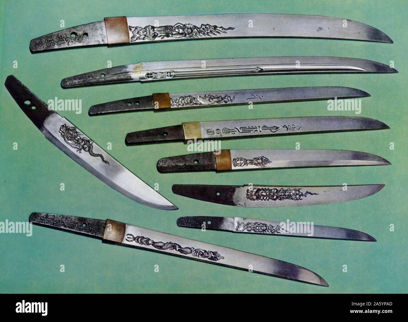 Sammlung des 14. Jahrhunderts graviert japanische Tanto Schwerter. Vom 14. Jahrhundert Stockfoto