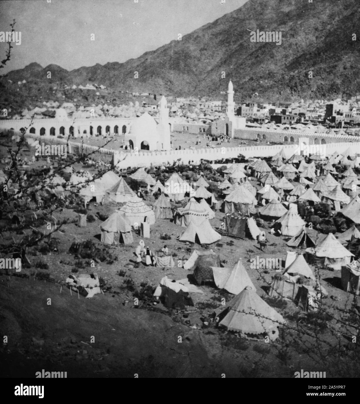 Mekka, ca. 1910. Vogelperspektive der Zeltstadt außerhalb der Kaaba. Stockfoto
