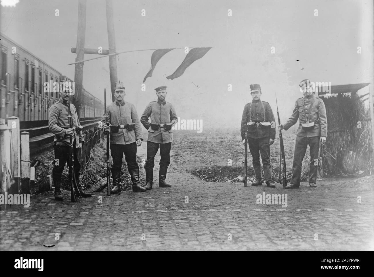 Niederländische Soldaten an der belgischen Grenze. zwischen 1914 und 1915. Foto zeigt Soldaten während WW1. Stockfoto