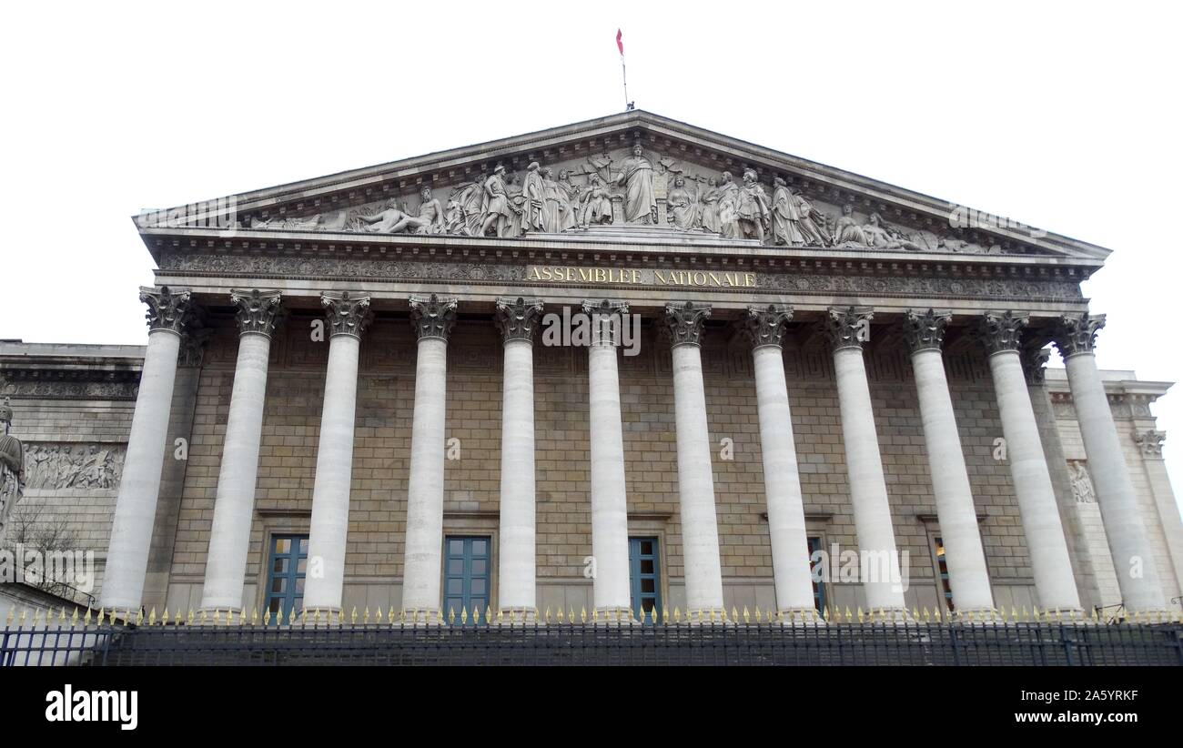 Das Palais Bourbon, am linken Ufer der Seine, ist der Sitz der französischen Nationalversammlung, die untere legislativen Kammer der französischen Regierung Stockfoto