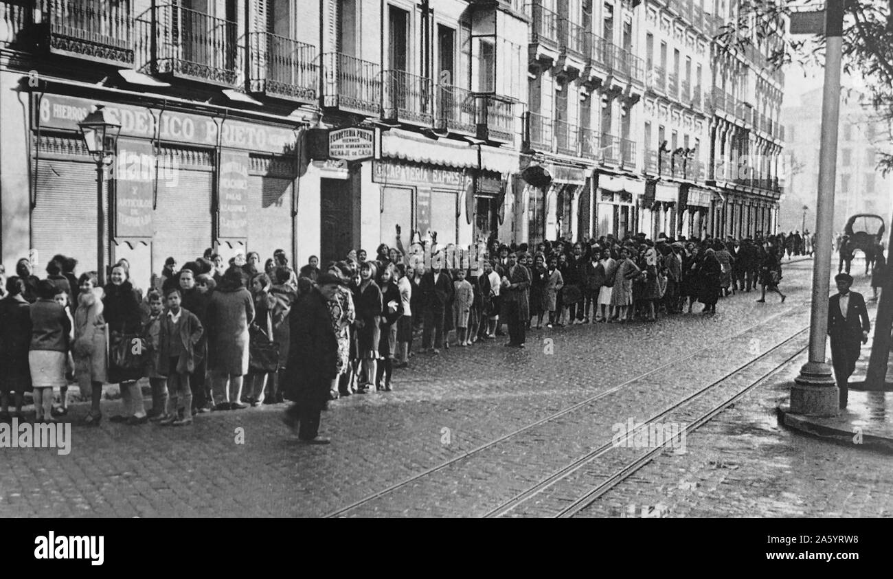 1936-öffentliche Streiks führte zu langen Schlangen für die Grundversorgung. Stockfoto