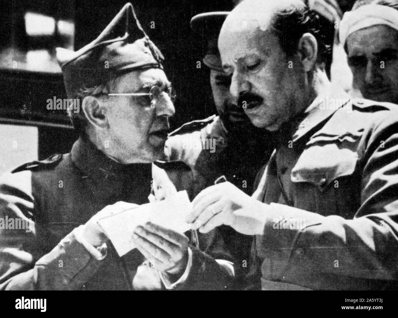 Rechts: General Luis Castelló Pantoja (1881-1962), spanischen militärischen Infanterie-General verbunden mit dem spanischen Bürgerkrieg. In den ersten Monaten des Krieges eine republikanische Kriegsminister Stockfoto