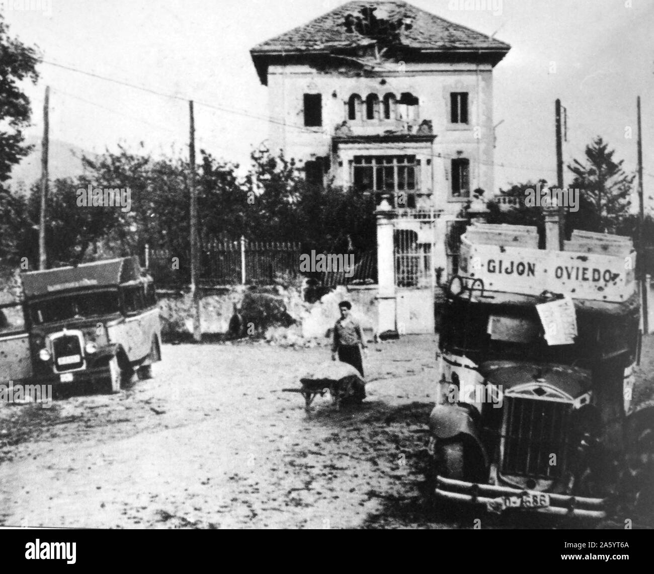 Schäden in der Stadt Oviedo, Spanien während der Belagerung von Oviedo, im Spanischen Bürgerkrieg. Es dauerte vom 19. Juli bis 16. Oktober 1936. Die Stadt Garnison unter dem Kommando von Oberst Antonio Aranda Mata, für den Aufstand erklärt und hielt, bis sie von einem nationalistischen Kraft entlastet. Stockfoto