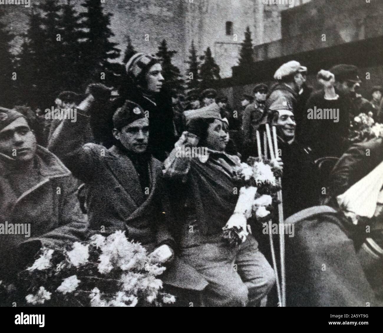 republikanische Veteranen auf dem Roten Platz, Moskau, UdSSR, während des spanischen Bürgerkriegs Stockfoto
