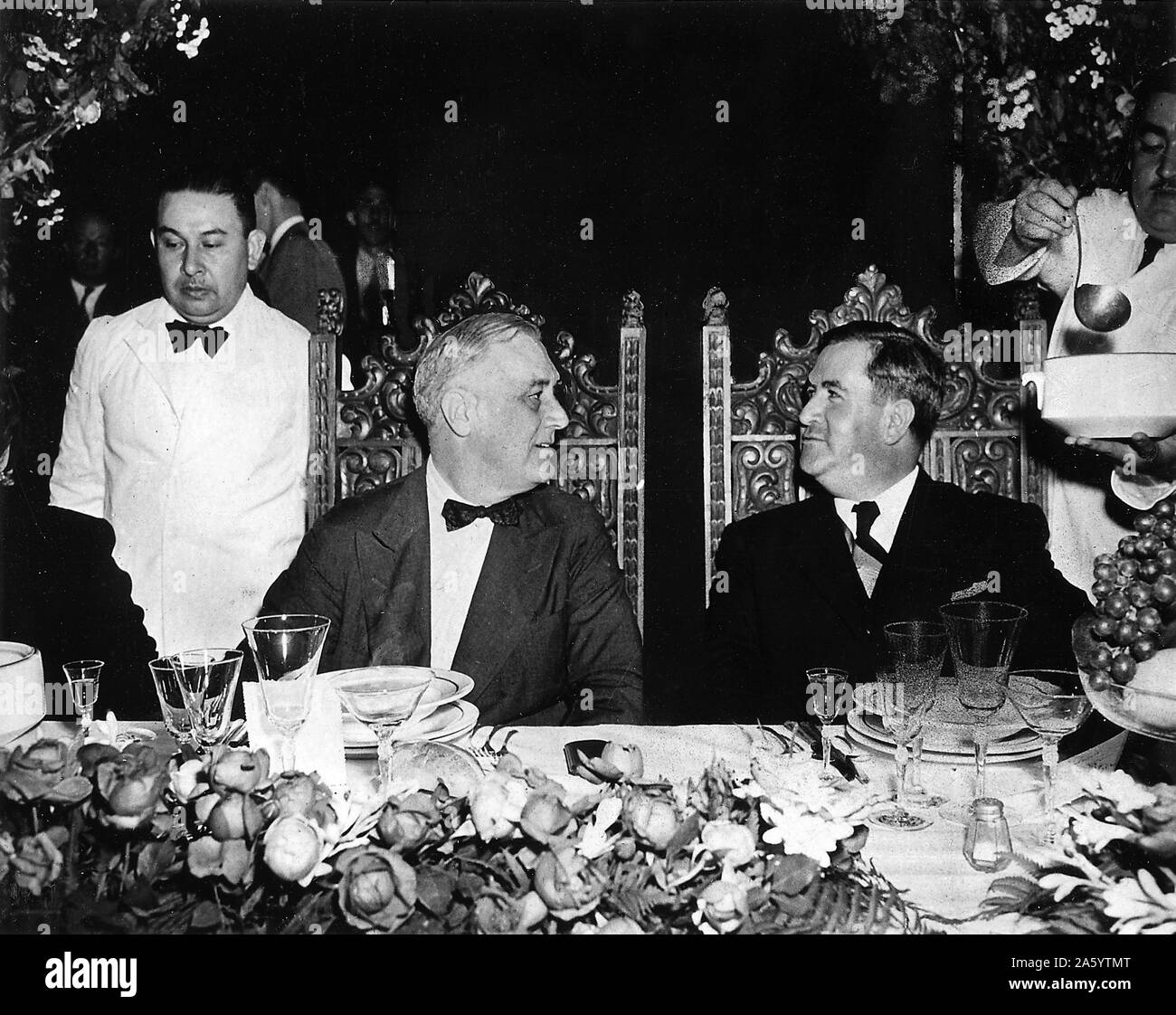 Manuel Ávila Camacho, Präsident von Mexiko in Monterrey, beim Abendessen mit US-Präsident Roosevelt. 1942 Stockfoto