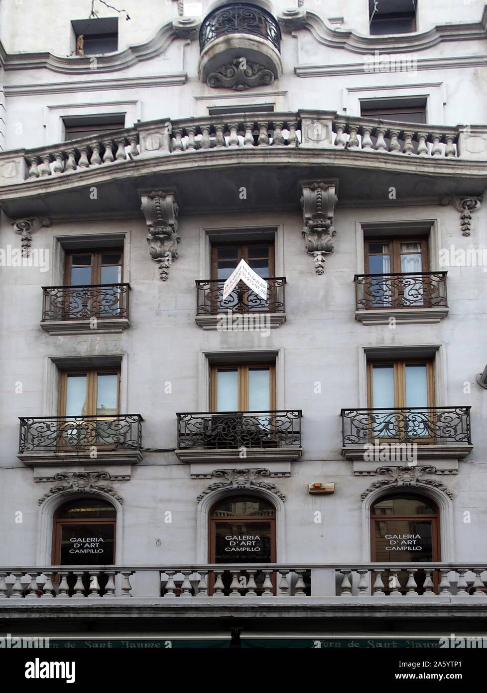 Fassade des Appartements aus dem frühen zwanzigsten Jahrhundert, Barcelona, Spanien Stockfoto