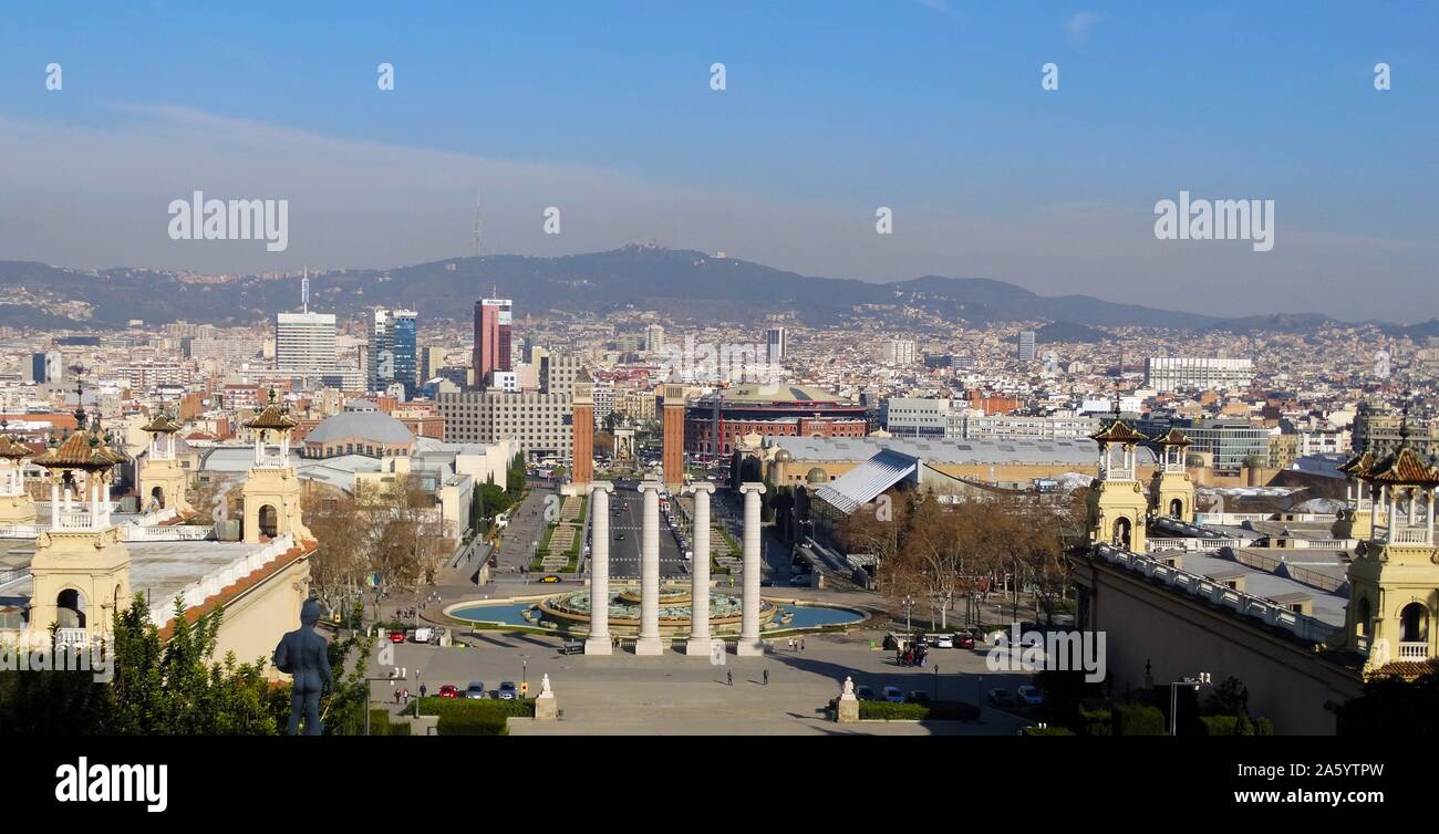 Blick auf die Plaza de Espana, einer der wichtigsten Plätze Barcelonas, anlässlich der Weltausstellung von 1929 errichtet statt am Fuße des Montjuic, im Stadtteil Sants-Montjuïc. Stockfoto