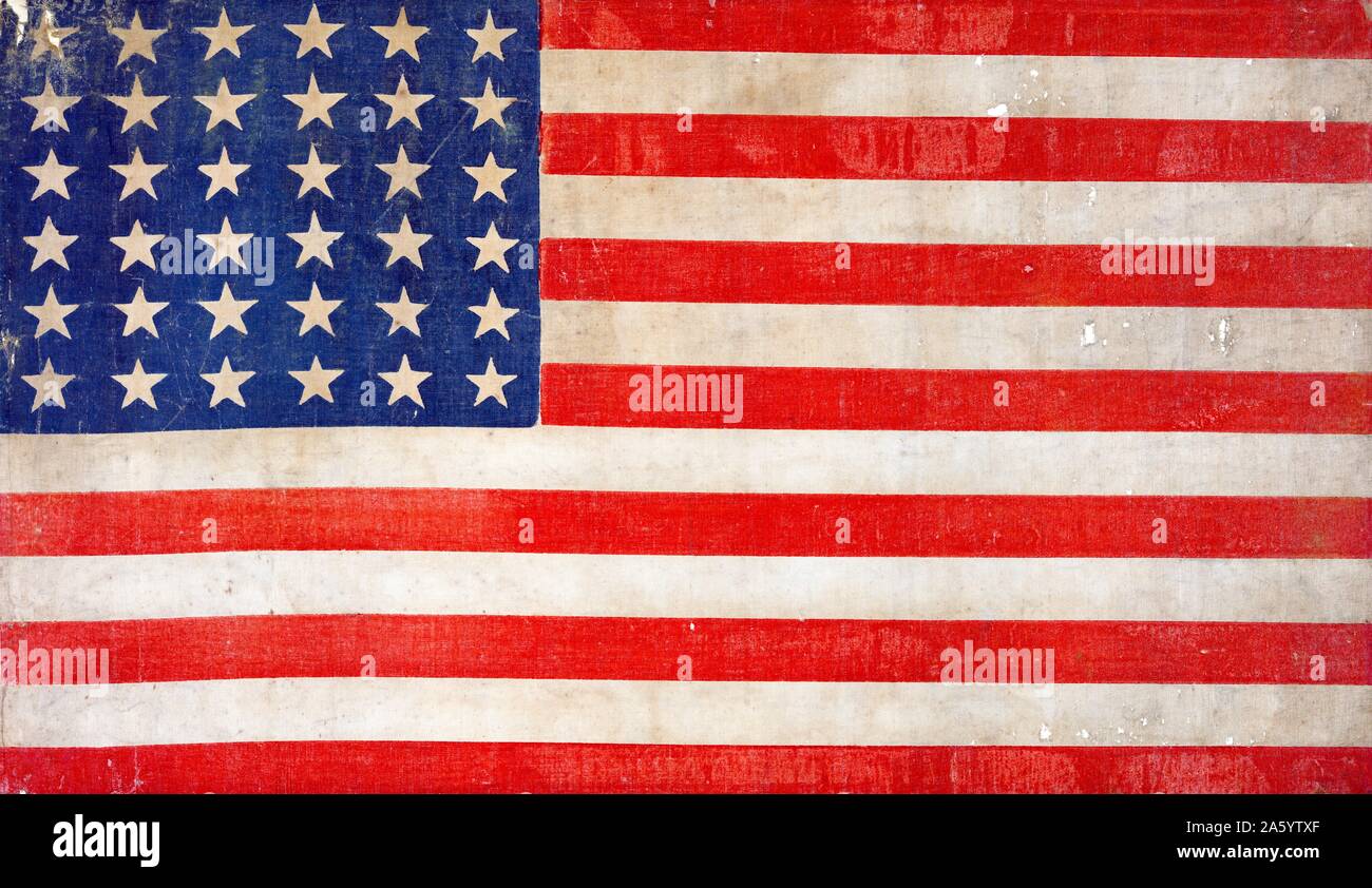 Amerikanische Flagge gedruckt, wie ein Farbe Holzschnitt auf Leinen, feiert den Geist der Wiedervereinigung in den stürmischen Tagen nach dem Bürgerkrieg. Es entstand zwischen dem Zeitpunkt, in dem Nevada der sechsunddreißigsten Zustand am 31. Oktober 1864, wurde, und die Zugabe von Nebraska in den Vereinigten Staaten am 1. März 1867. Stockfoto