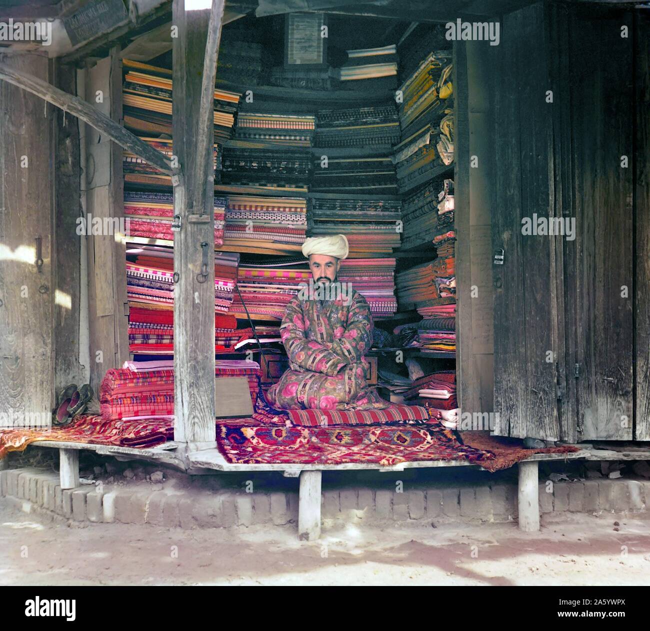 Farbe Fotographie eines russischen Stoff Kaufmanns von Sergey Prokudin-Gorski (1863-1944), russischer Chemiker und Fotograf. Datiert 1912 Stockfoto