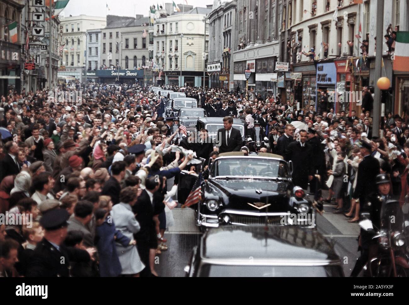 US-Präsident John Kennedy; Reise nach Europa: Wagenkolonne in Dublin, Irland 1963 Stockfoto