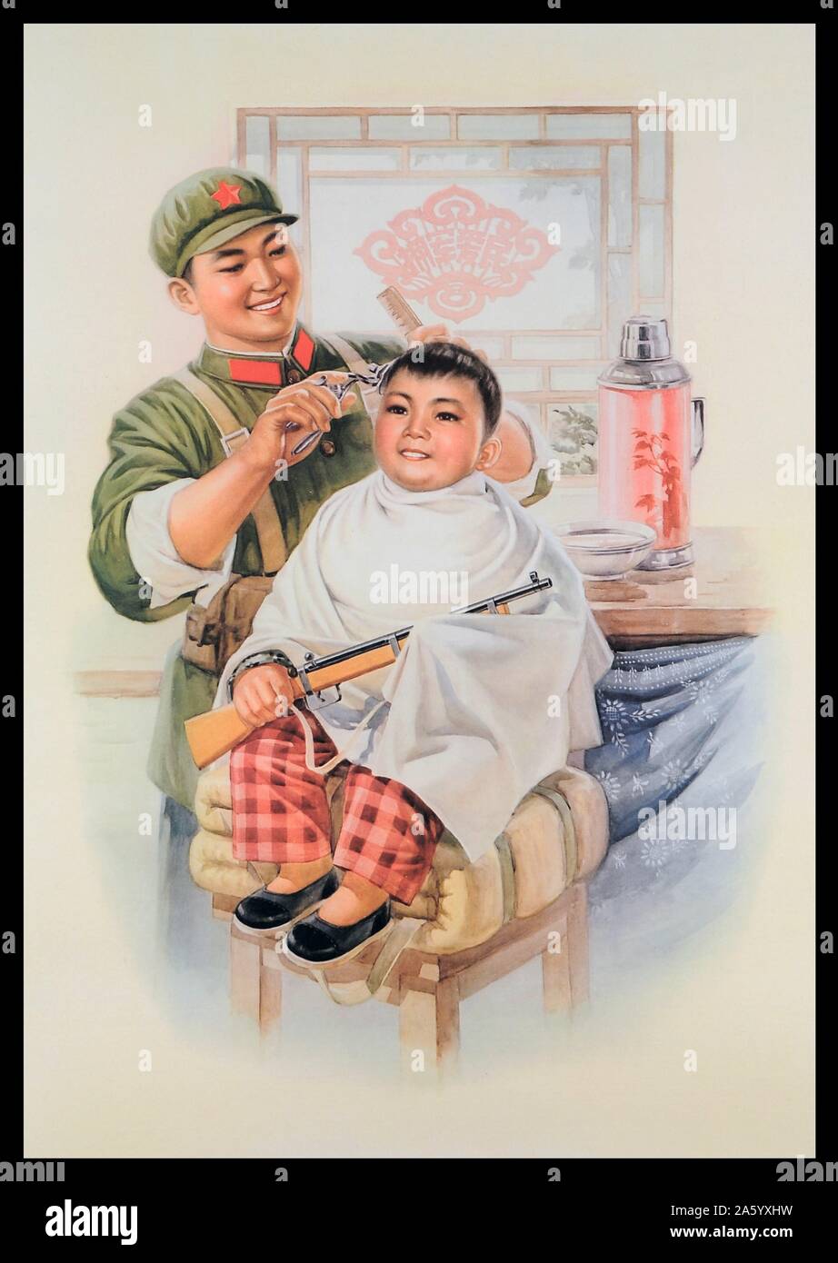 Chinesische Propaganda-Plakat-Depciting eine junge pro-junge, seine Haare schneiden von einem Soldaten. Erstellt von Hang Kwang-Chou, 1973 Stockfoto