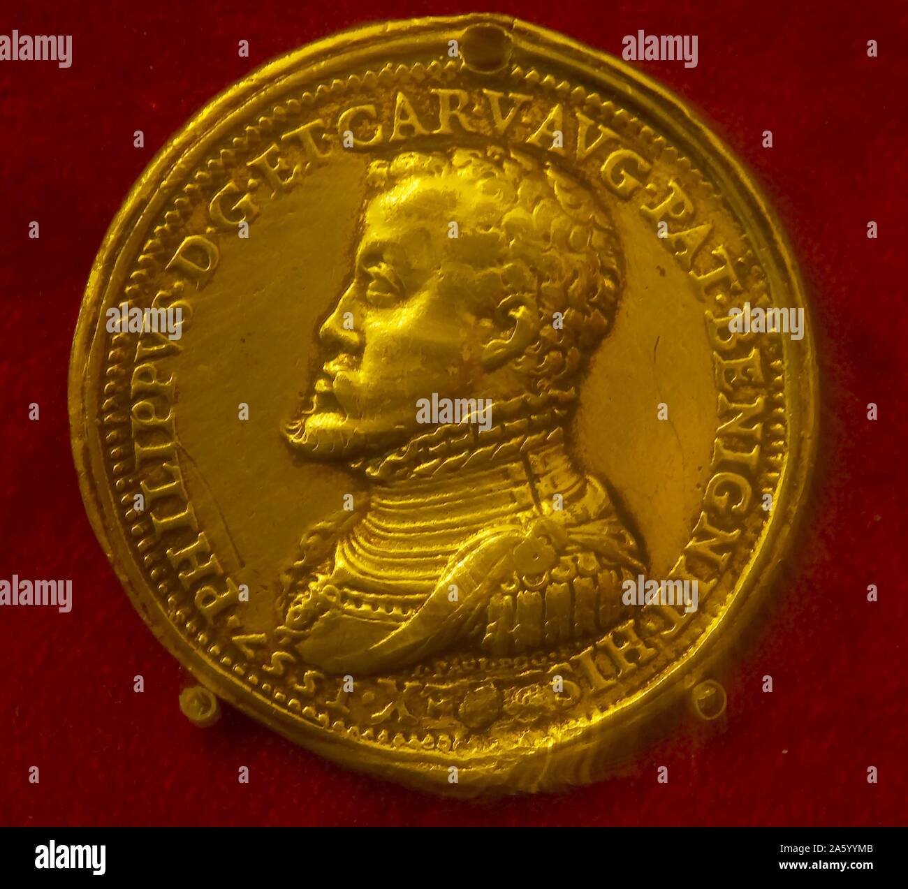 Münze mit Phillip II. von Spanien (1527-1598) König von Spanien, König von Portugal, König von Neapel, König von Sizilien und Herzog von Mailand. Von Gianpaolo Poggini unterzeichnet. Datiert aus dem 16. Jahrhundert Stockfoto