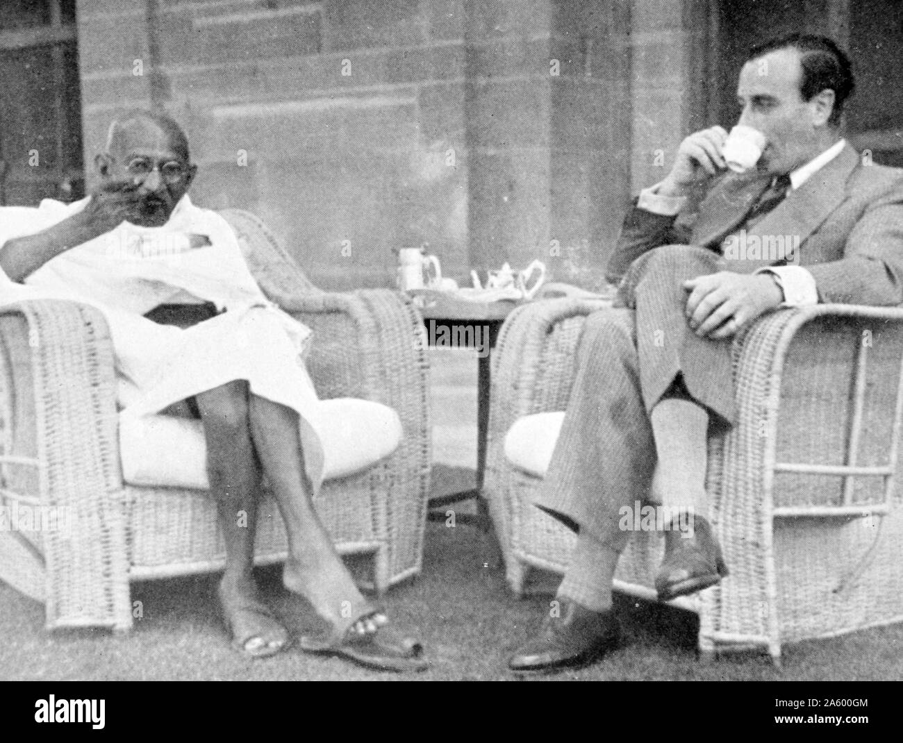 Frühstückstreffen Sie zwischen Mahatma Gandhi und Vizekönig von Indien, Lord Mountbatten 1947 Stockfoto