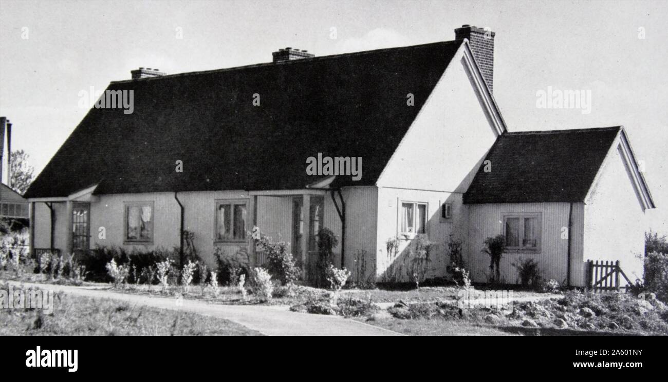 Fotodruck von einem schottischen Holzhaus mit einem steil geneigte Schieferdach Stockfoto