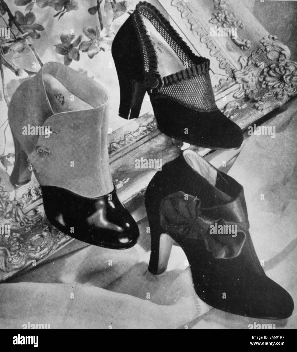 Werbung für neue elegante Schuhe von Rayne, ein britischer Hersteller bekannt für High-End- und Couture Schuhe. Gegründet im Jahre 1899 als eine theatralische Costumier, diversifizierte es in Modeschuhe in den 1920er Jahren. Stockfoto