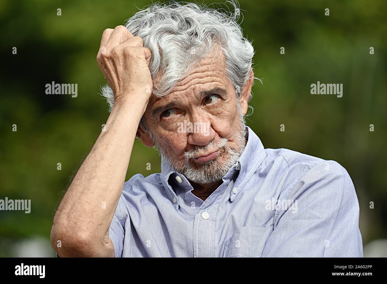 Einen erwachsenen Mann Probleme mit dem Speicher auftreten Stockfoto